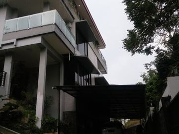 Dijual dua Rumah mewah sayap Dago Bandung TURUN Harga Lagi Skrg Jadi 10M saja