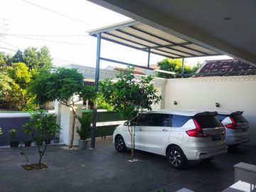 Rumah megah luas dan besar dalam kota Jogja Wirobrajan