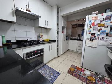 Casa en venta de 4 dorm. en Huechuraba