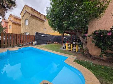 Casa en venta de 4 dorm. en Huechuraba