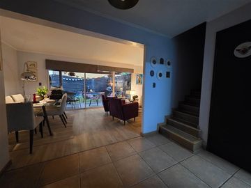 Casa en venta de 4 dorm. en Huechuraba
