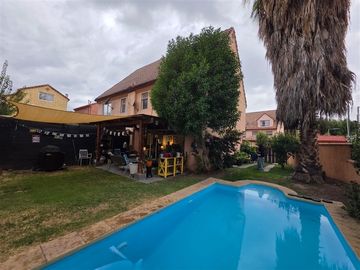 Casa en venta de 4 dorm. en Huechuraba