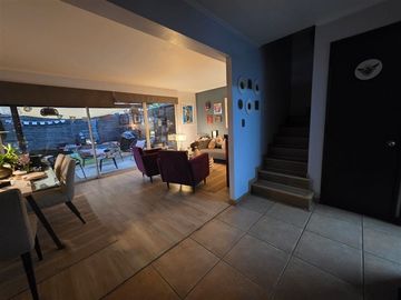 Casa en venta de 4 dorm. en Huechuraba