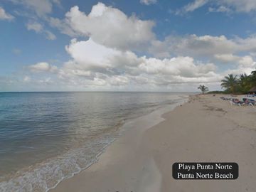 Departamenrto con jardin y jacuzzi privado, cerca de la playa, room service, poo