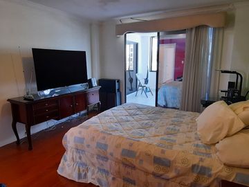Departamento en venta amoblado, sector Embajada Americana / Colegio SEK. 160 M2.  $119.000