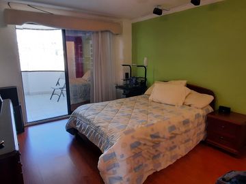 Departamento en venta amoblado, sector Embajada Americana / Colegio SEK. 160 M2.  $119.000