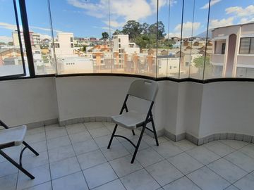 Departamento en venta amoblado, sector Embajada Americana / Colegio SEK. 160 M2.  $119.000