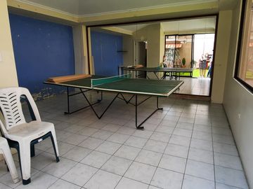 Departamento en venta amoblado, sector Embajada Americana / Colegio SEK. 160 M2.  $119.000
