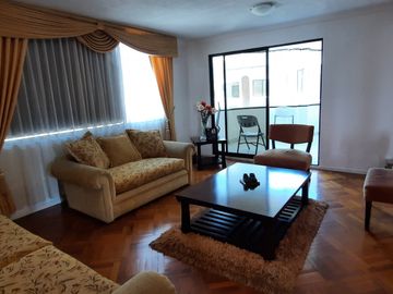 Departamento en venta amoblado, sector Embajada Americana / Colegio SEK. 160 M2.  $119.000