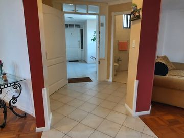Departamento en venta amoblado, sector Embajada Americana / Colegio SEK. 160 M2.  $119.000