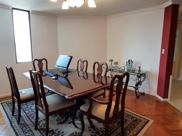 Departamento en venta amoblado, sector Embajada Americana / Colegio SEK. 160 M2.  $119.000