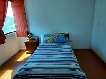 Departamento en venta amoblado, sector Embajada Americana / Colegio SEK. 160 M2.  $119.000
