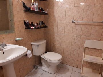 Departamento en venta amoblado, sector Embajada Americana / Colegio SEK. 160 M2.  $119.000