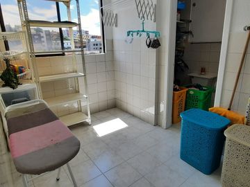 Departamento en venta amoblado, sector Embajada Americana / Colegio SEK. 160 M2.  $119.000