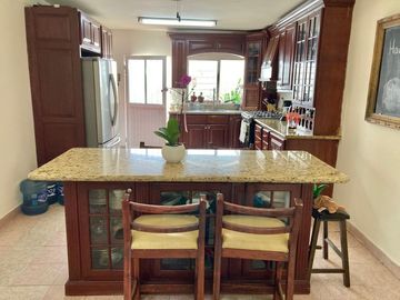 CASA EN VENTA AL PONIENTE DE HERMOSILLO EN RAQUET CLUB