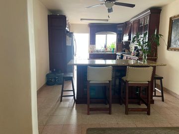 CASA EN VENTA AL PONIENTE DE HERMOSILLO EN RAQUET CLUB