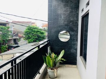 DIJUAL CEPAT RUMAH KOKOH TERAWAT SIAP HUNI DI PEKAYON GALAXY BEKASI SELATAN
