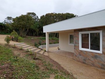 Casa en Venta en Parcela en condominio con Casa recién construída