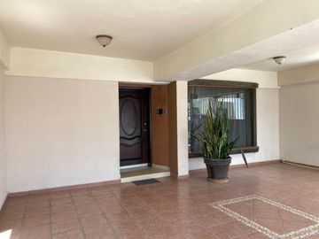 CASA EN VENTA AL NORTE DE LA CIUDAD ENSEGUIDA FIRENZE EN LA CERRADA SAN LORENZO