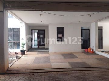 Rumah di sewa Foresta 4 kamar furnished