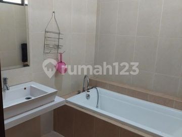Rumah di sewa Foresta 4 kamar furnished