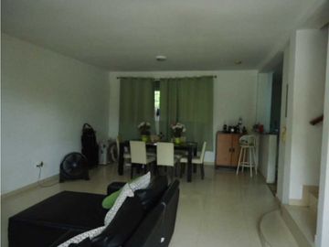 SE ALQUILA Y/O VENDE CASA 3 REC VACIA EN LAS ACACIAS