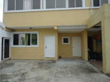 SE ALQUILA Y/O VENDE CASA 3 REC VACIA EN LAS ACACIAS