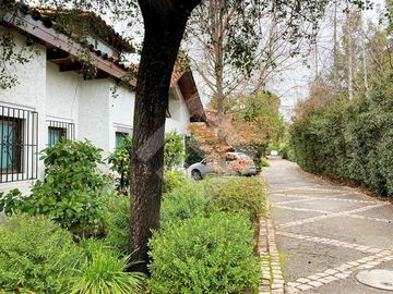 Casa en Venta en AC Los Domínicos | San Carlos de Apoquindo | Las Condes