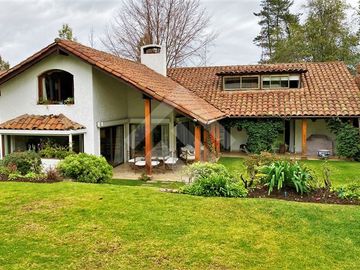 Casa en Venta en AC Los Domínicos | San Carlos de Apoquindo | Las Condes