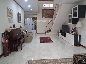 DI JUAL RUMAH MODERN STYLISH DI RENGAS BINTARO