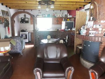 LATORRE PROP. VENDE CHALET DE 4 AMB CON HERMOSO PARQUE Y GARAGE - QUINCHO