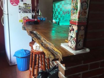 LATORRE PROP. VENDE CHALET DE 4 AMB CON HERMOSO PARQUE Y GARAGE - QUINCHO
