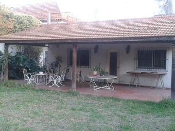 VENTA CASA 4 AMB  580 M2 TERRAZA VALENTIN ALSINA LANUS