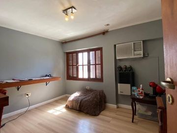 Casa con local en venta