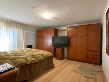 Casa con local en venta