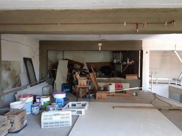 Casa con local en venta