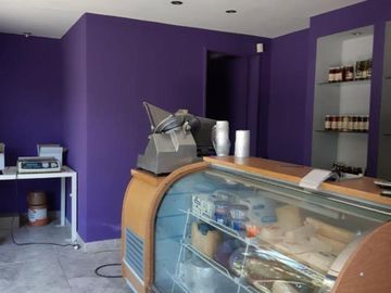 Casa con local en venta