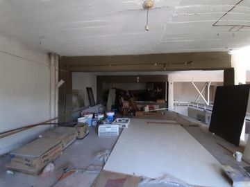 Casa con local en venta