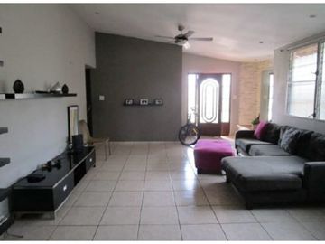 VENTA DE CASA EN LAS TERRAZAS DE BRISAS DEL GOLF (NT) 210 mts2