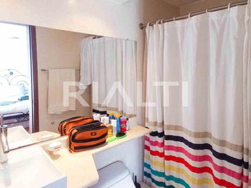 En venta casa con piscina en Urb privada Cumbayá sector Santa Lucía