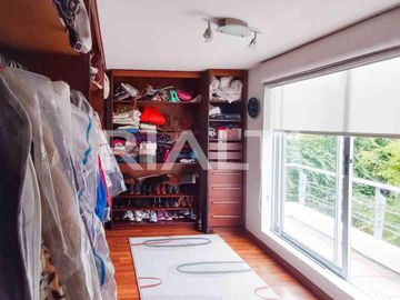 En venta casa con piscina en Urb privada Cumbayá sector Santa Lucía