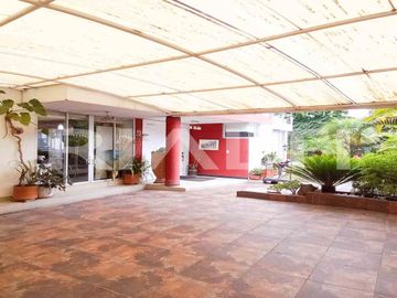 En venta casa con piscina en Urb privada Cumbayá sector Santa Lucía