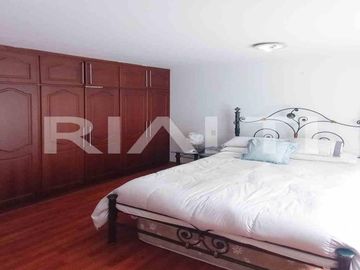 En venta casa con piscina en Urb privada Cumbayá sector Santa Lucía