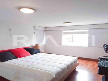 En venta casa con piscina en Urb privada Cumbayá sector Santa Lucía