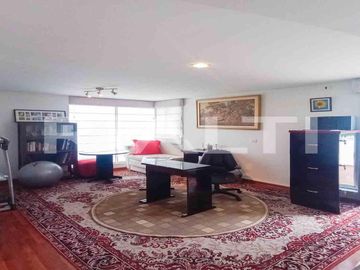 En venta casa con piscina en Urb privada Cumbayá sector Santa Lucía