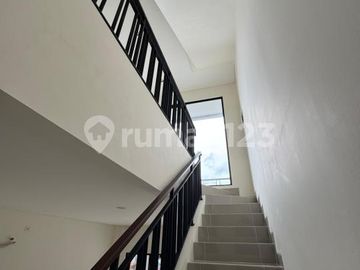 Ruko 3 Lantai di Gading Serpong Siap Usaha F&B