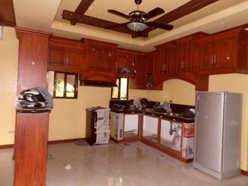Two Storey House for rent with 4 bedrooms in Hensonville Ang