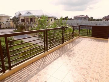 Two Storey House for rent with 4 bedrooms in Hensonville Ang
