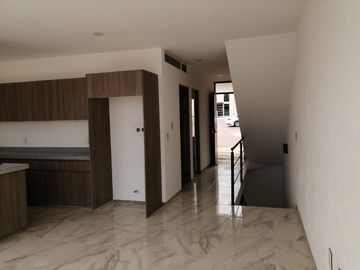 Se Vende Casa en Pedregal de Schoenstatt,  4ta Recamara en PB, Roof Garden, Lujo