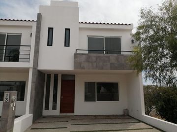 Se Vende Casa en Pedregal de Schoenstatt,  4ta Recamara en PB, Roof Garden, Lujo